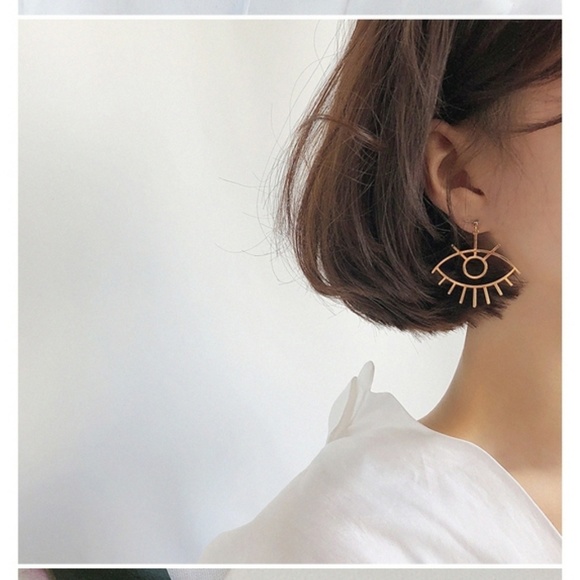 Minimalist Artists Art Eye Earrings - Picture 5 of 10